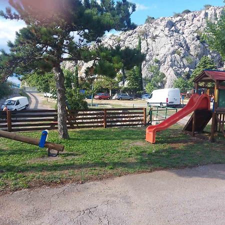 Mobile Home Luna Senj  Luaran gambar